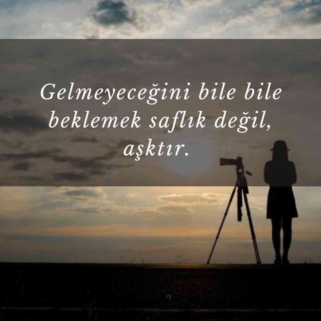 Duygusal Aşk Sözleri Gelmeyecegini bile bile beklemek saflik degil asktir.
