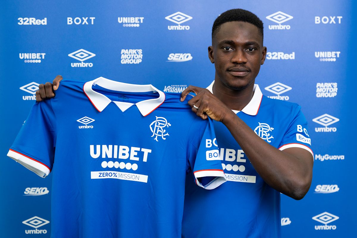 080725 Nasser Djiga Signs 15