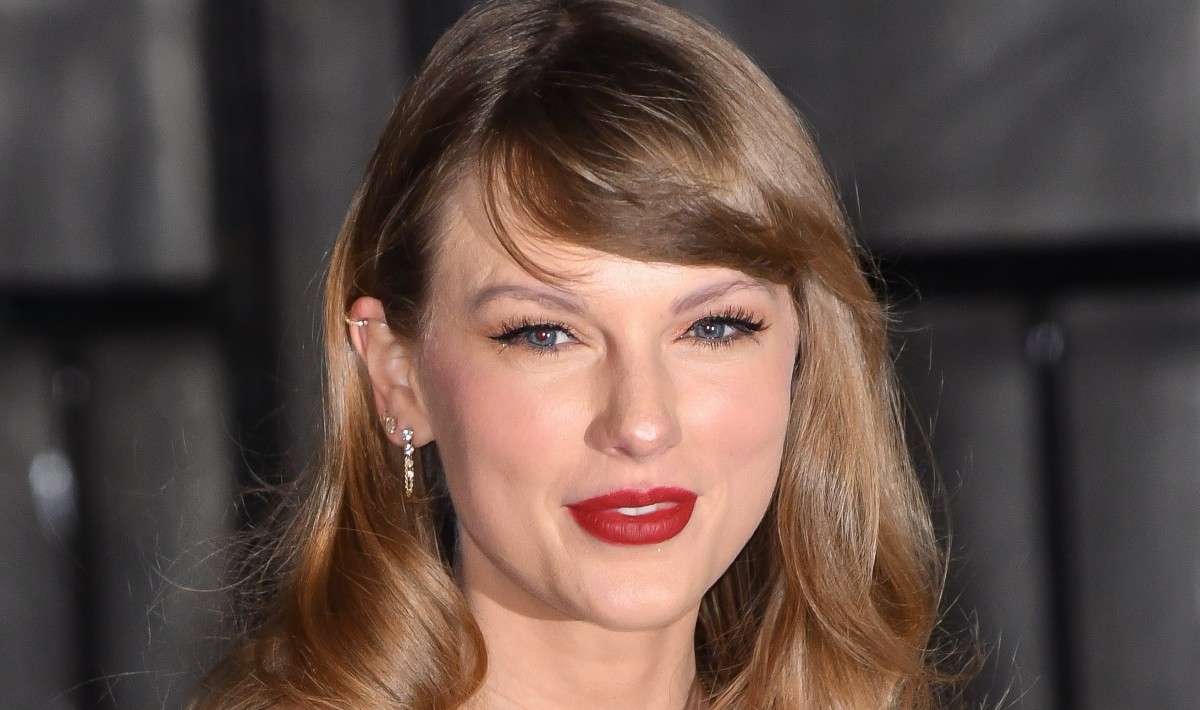 Lena Dunham Sends a Bold Message to Taylor Swift Lena Dunham Sends a Bold Message to Taylor Swift