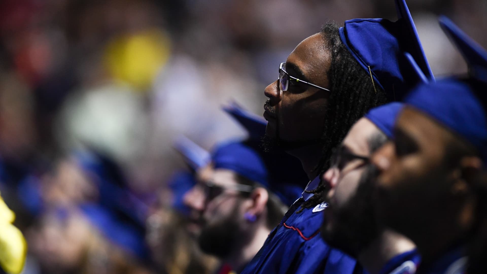 105866994 1556045931051graduateslisten
