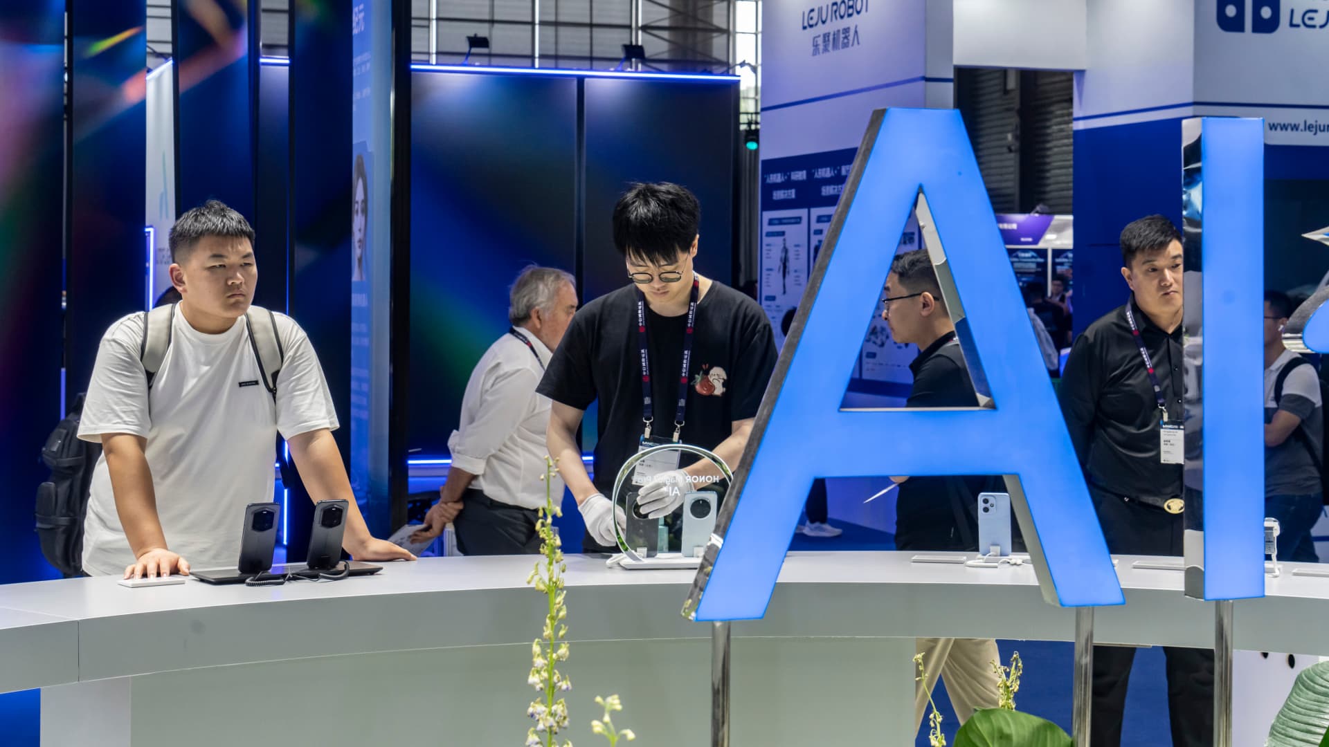 108171234 1752457136492 gettyimages 2220166128 CHINA MWC SHANGHAI