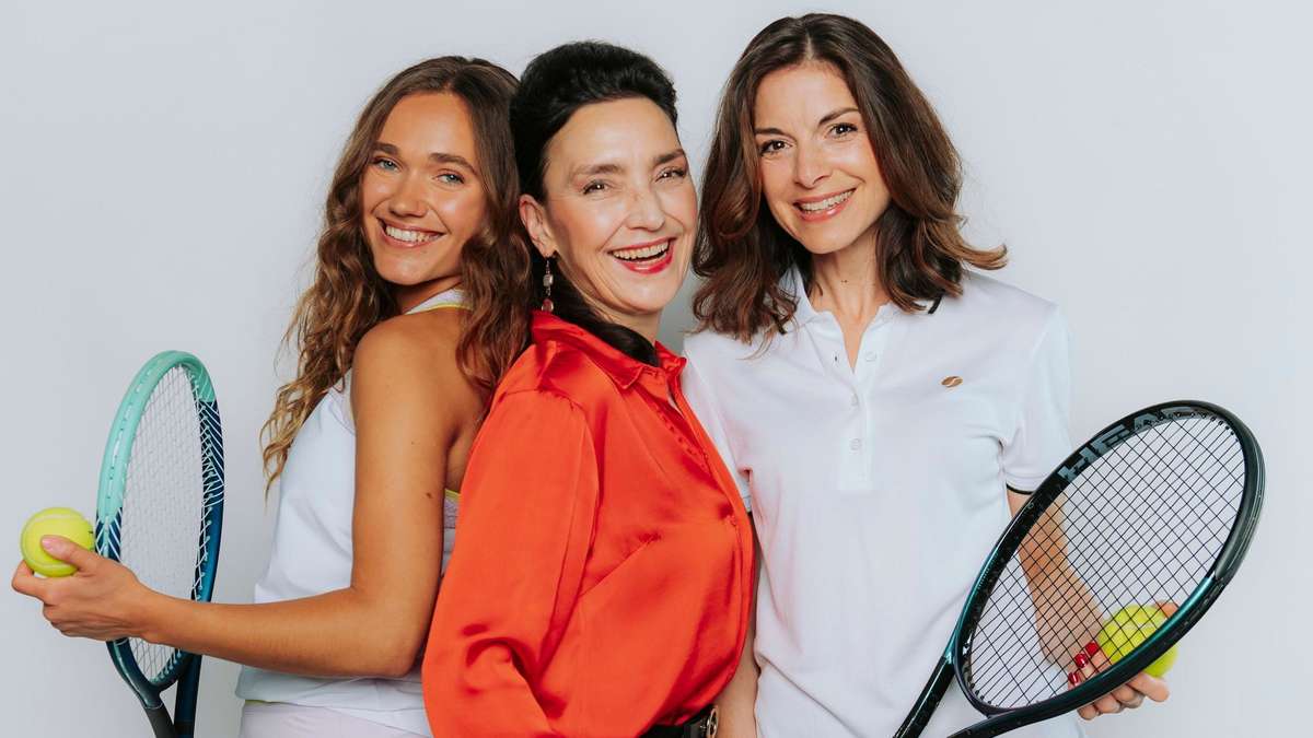 38789260 tatjana clasing mit josephine martz und bianca hein bei der rtl serie alles was zaehlt 2fBR