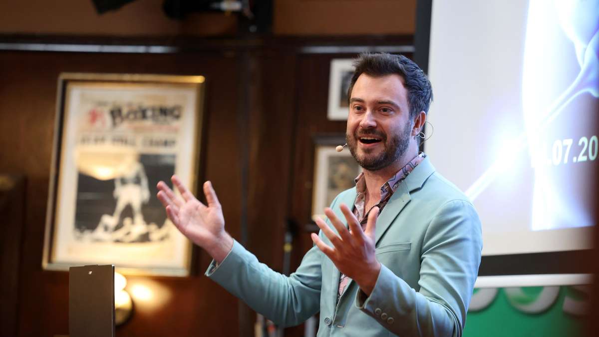 38964785 sebastian klussmann zu gast im irish pub mit wissens show vef