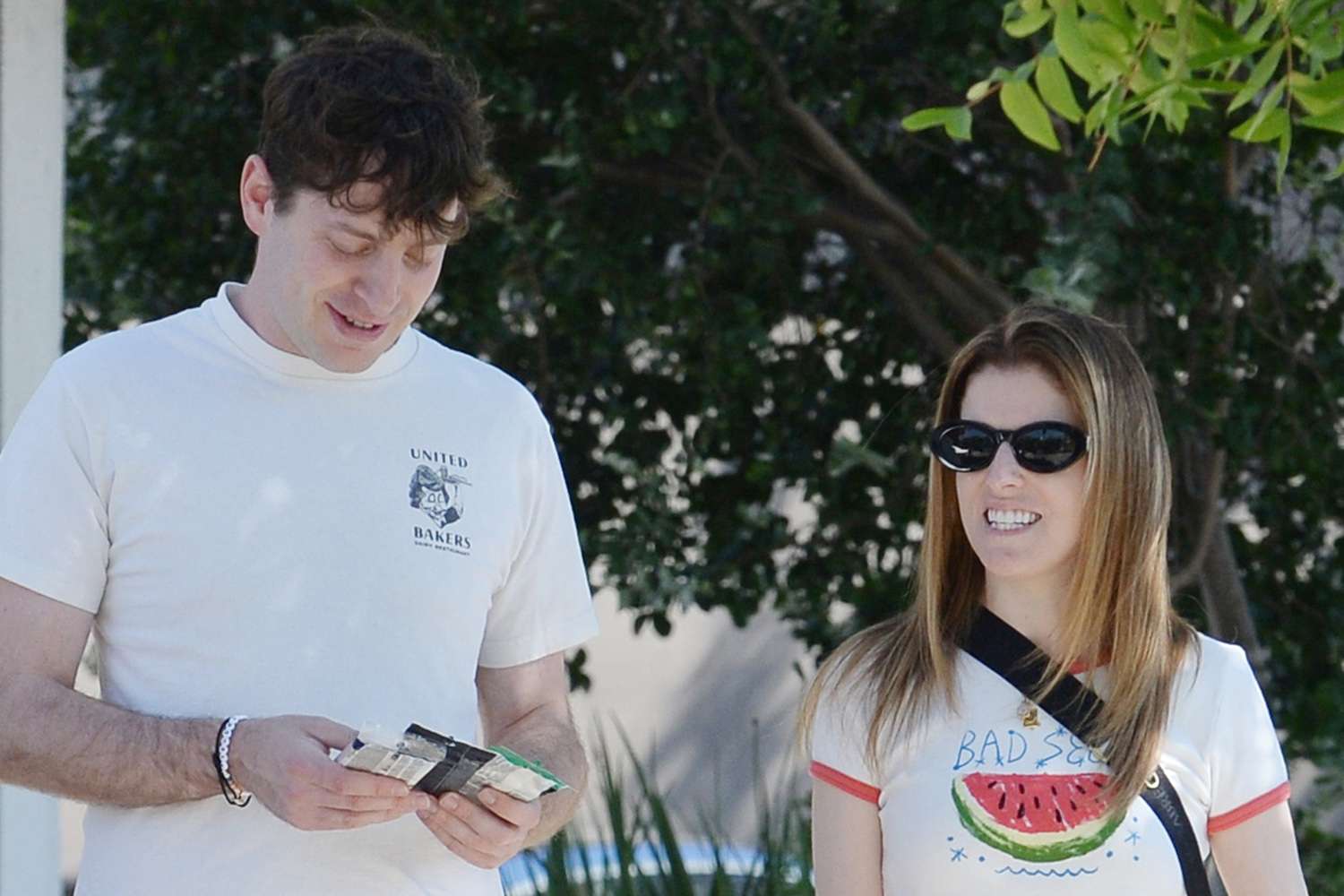 Anna Kendrick Alex Edelman shopping 071325 b4393c2449d4416cac5fa60505d3f2c9