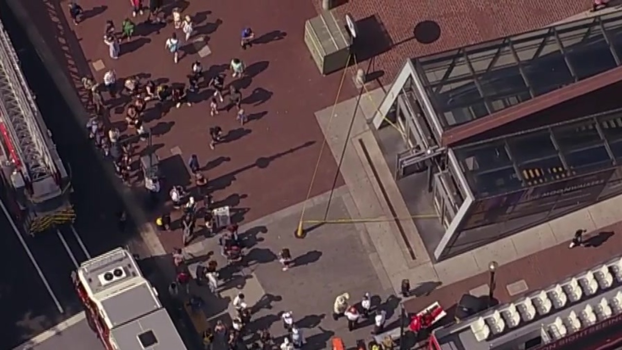 MBTA evacuates Blue Line train stuck between Aquarium and Maverick stations - Boston News, Weather, Sports MBTA evacuates Blue Line train stuck between Aquarium and Maverick stations – Boston News, Weather, Sports