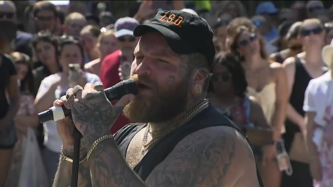 Teddy Swims, Thomas Rhett perform popup concert at Boston’s Faneuil Hall – Boston News, Weather, Sports