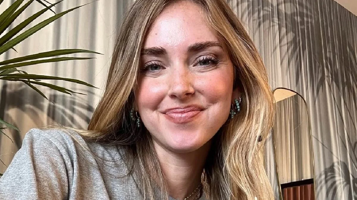 chiara ferragni conti rosso.webp