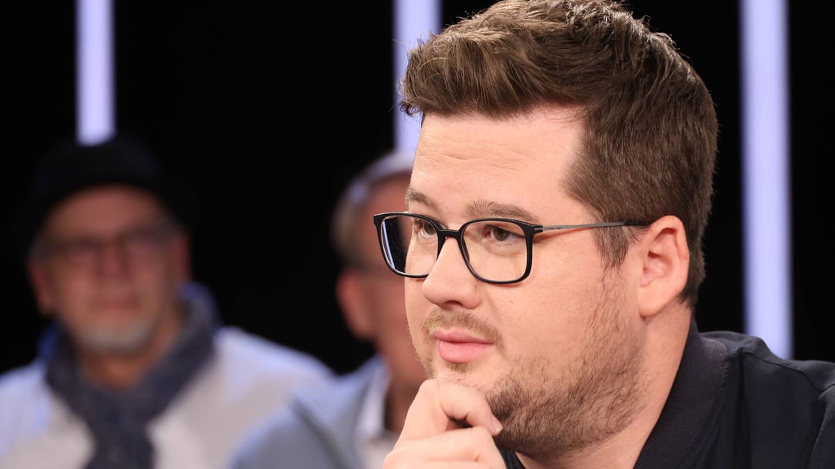 comedian chris tall er nimmt abschied von einem wegbeleiter