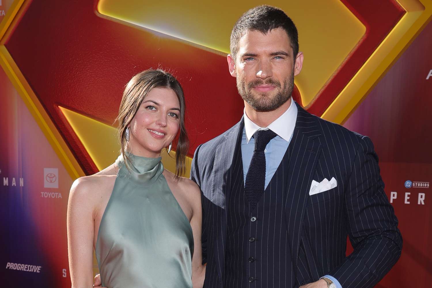 david corenswet julia best warner superman premiere 070825 e8c620c7211d443eaef912dd551b347a