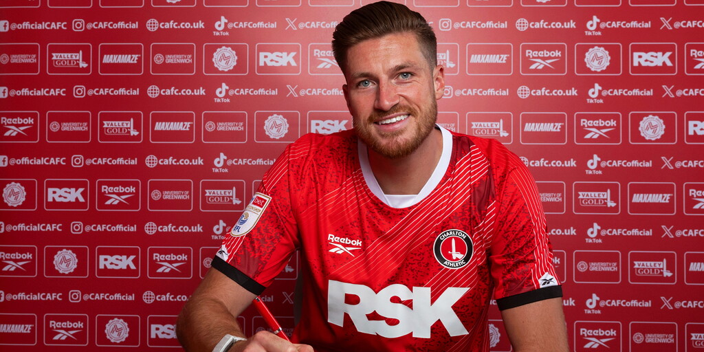 fil charlton signing 097
