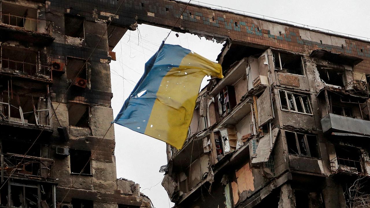 flagge ukraine truemmer 101