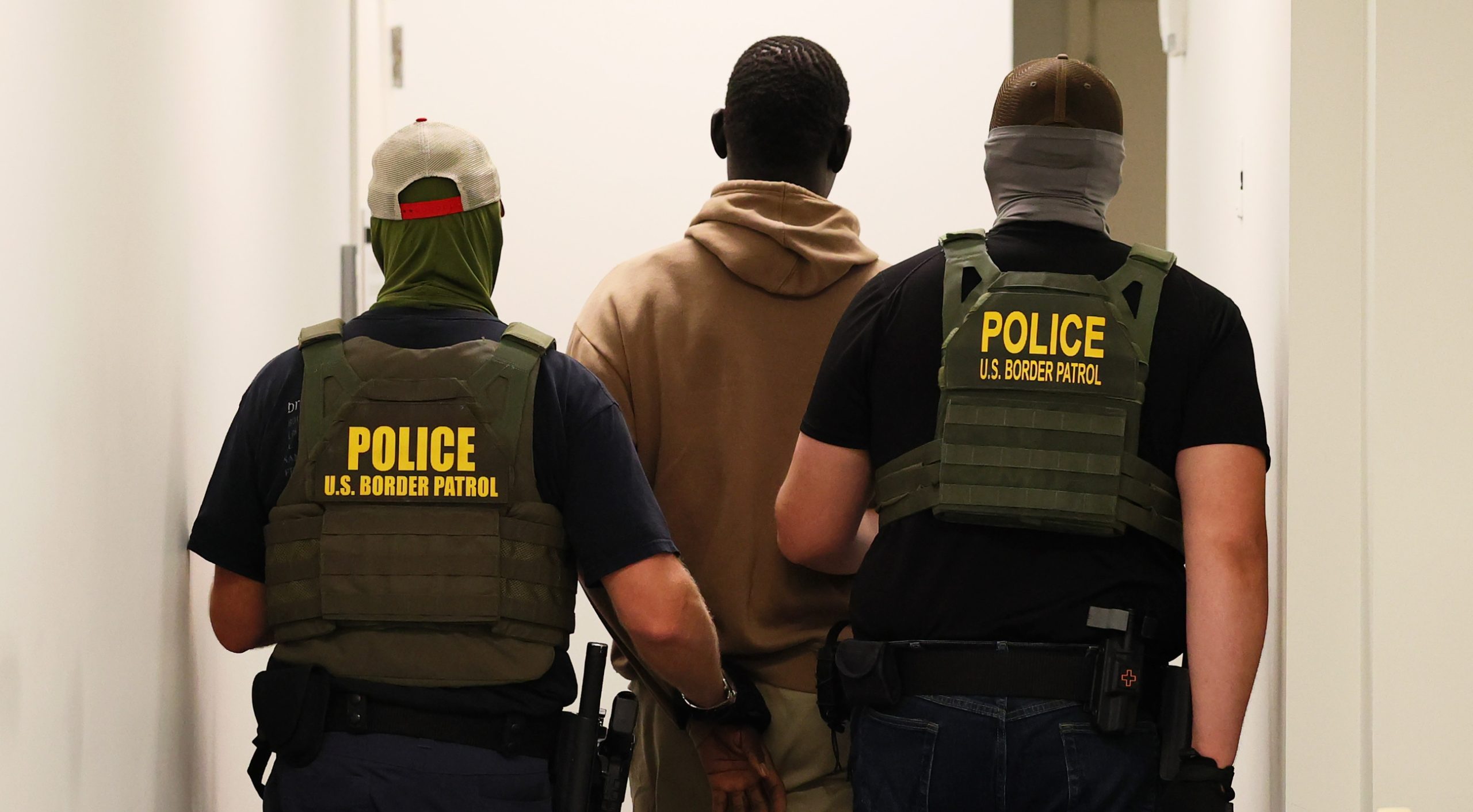 ice agents illegal aliens scaled