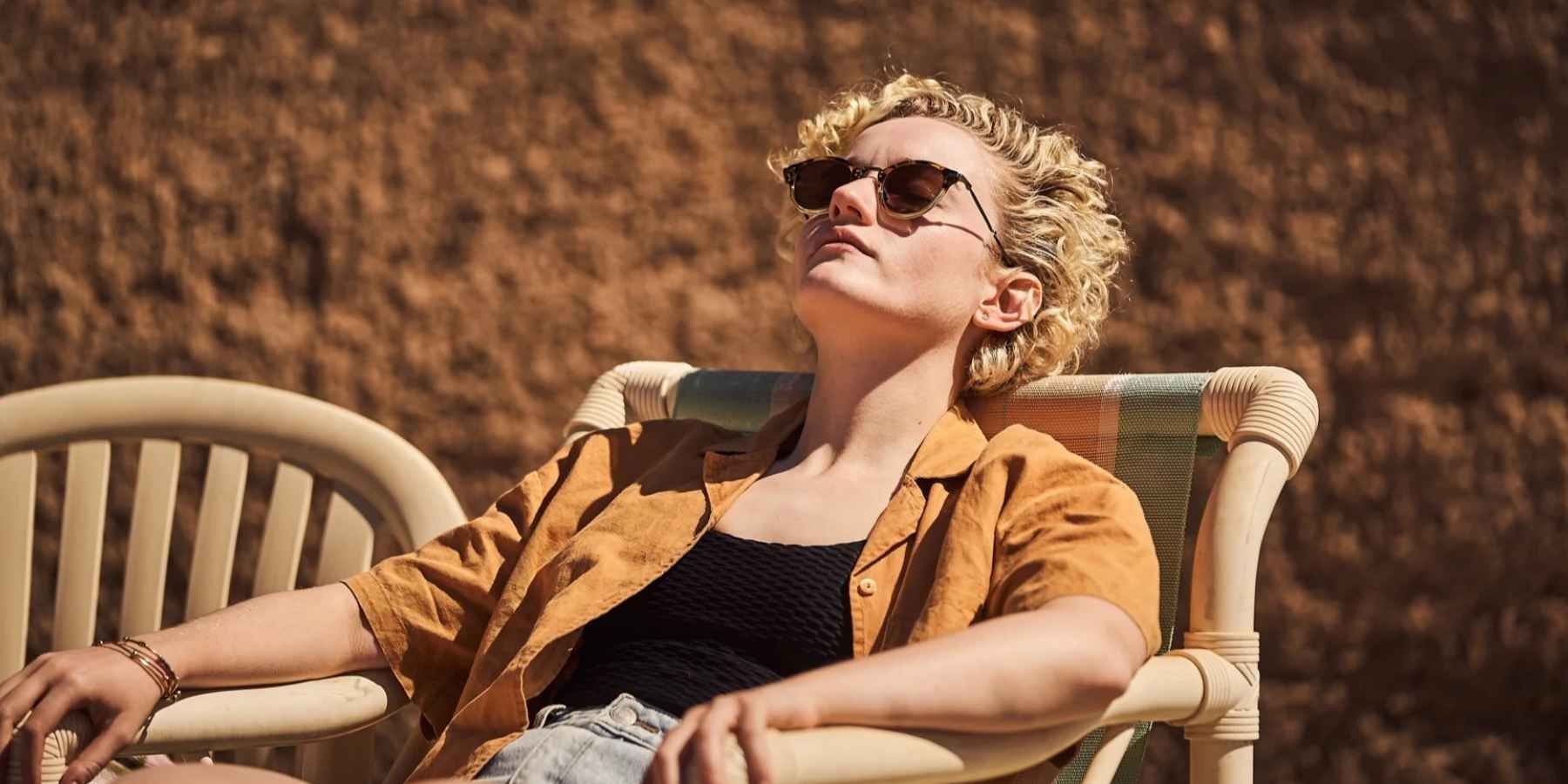 julia garner the royal hotel hanna