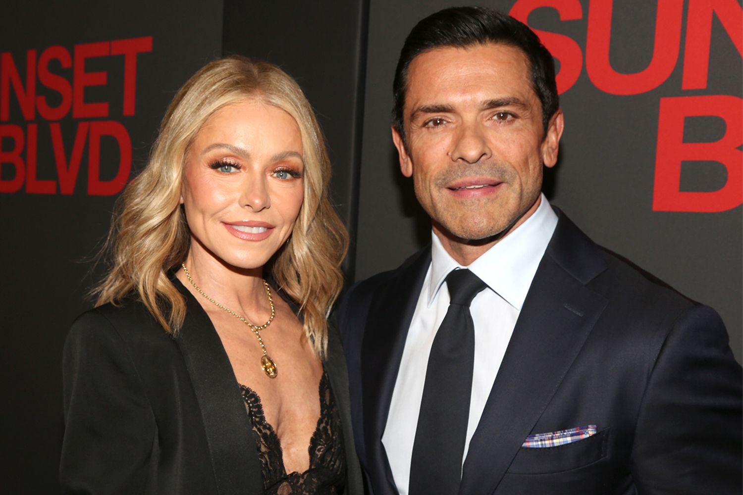 kelly ripa mark consuelos 071525 410651ccf0e947a0af92a85d2123cf57
