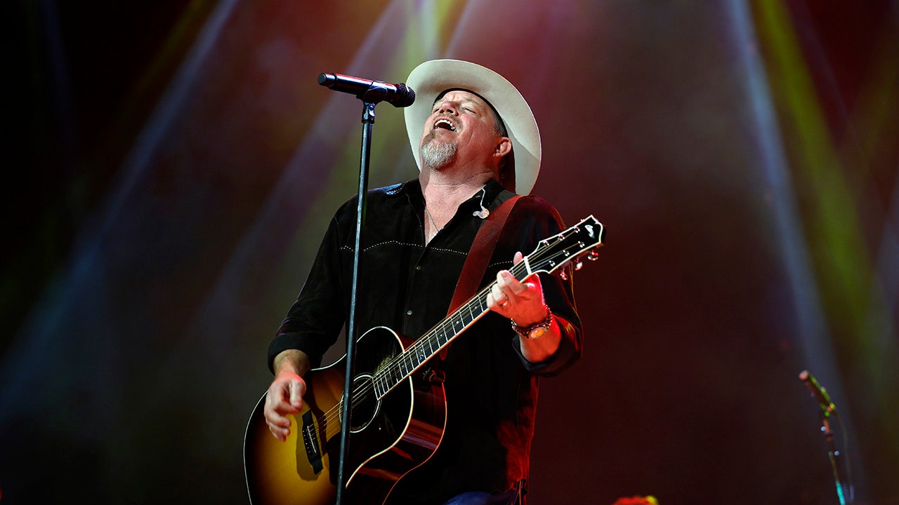 pat green singing 1