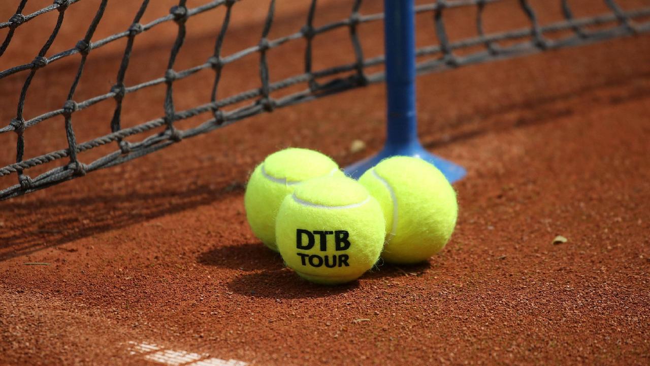 symbolbild tennisbaelle 100