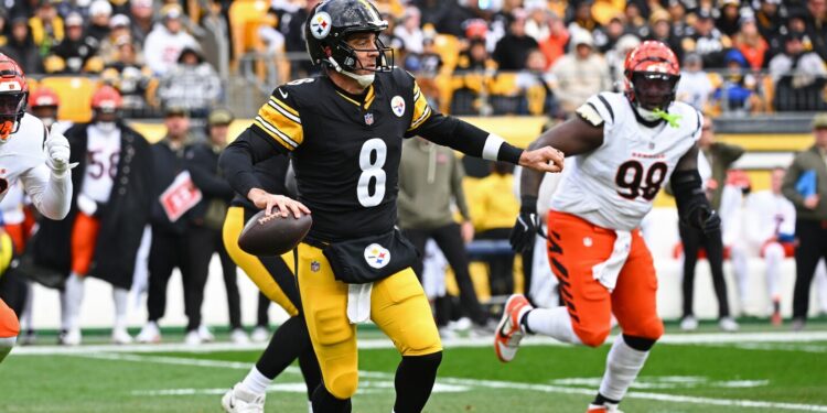 Aaron Rodgers heads to locker room early, Steelers lead 10-6 at halftime Aaron Rodgers heads to locker room early, Steelers lead 10-6 at halftime