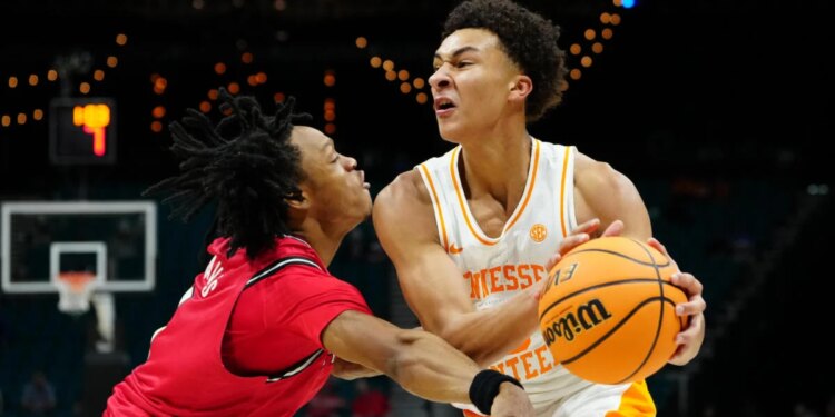 College basketball picks: Predictions, odds for Players Era games on Tuesday College basketball picks: Predictions, odds for Players Era games on Tuesday