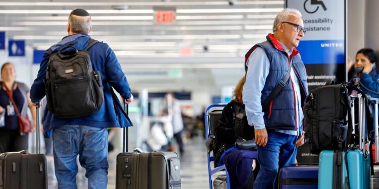 Cross-country storm set to disrupt Thanksgiving travel plans