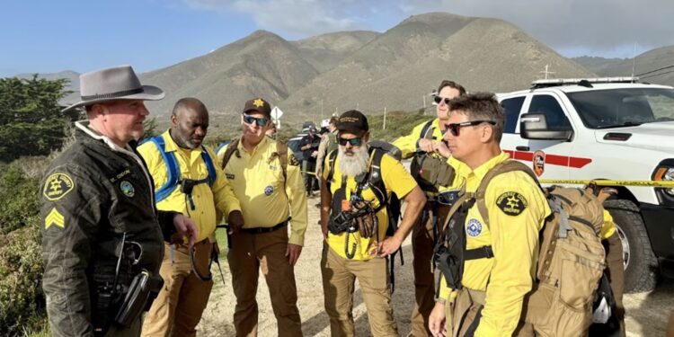 Dad, 7-year-old daughter dead after wave pulls them into ocean in Monterey County Dad, 7-year-old daughter dead after wave pulls them into ocean in Monterey County