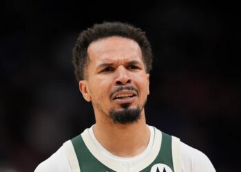 Sacramento Kings v Milwaukee Bucks