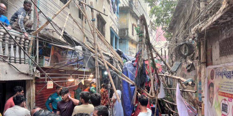 Earthquake jolts Bangladesh, killing five and injuring around 100 Earthquake jolts Bangladesh, killing five and injuring around 100