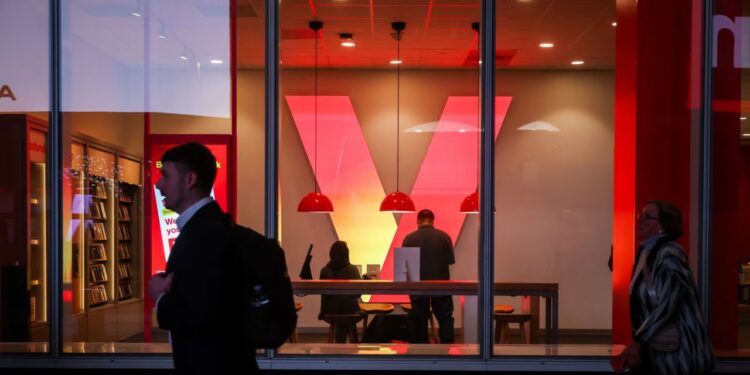 Exclusive | Verizon to Cut About 15,000 Jobs, Mostly Through Layoffs Exclusive | Verizon to Cut About 15,000 Jobs, Mostly Through Layoffs