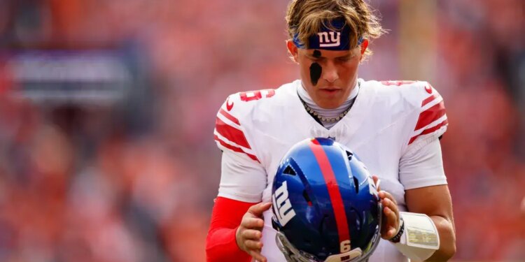 Giants' Jaxson Dart Exits Game With Apparent Head Injury James Brizuela