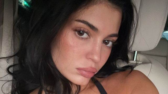 Kylie Jenner Posts One of Her Boldest Photos Yet From Her Bed Yahoo entertainment home