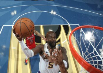 Lakers Notebook: Jarred Vanderbilt, DeAndre Ayton and the next 10 games