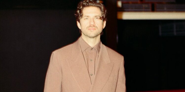 Leave It to Aaron Tveit to Make ‘Chess’ Sexy Leave It to Aaron Tveit to Make ‘Chess’ Sexy