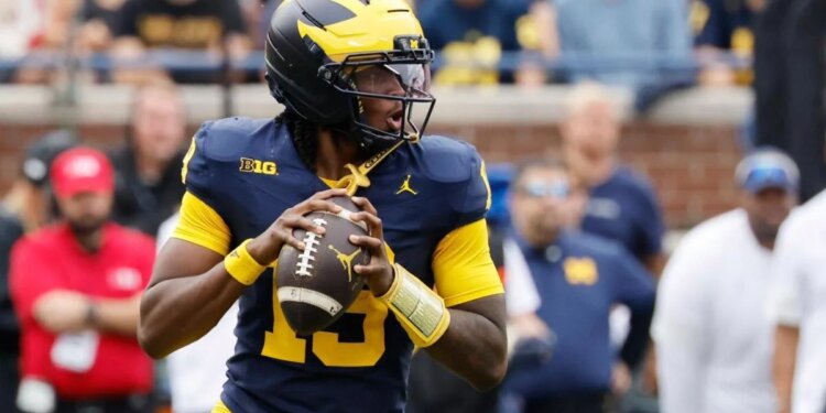 Michigan vs. Northwestern prediction, odds: Wrigley Field game picks from proven model