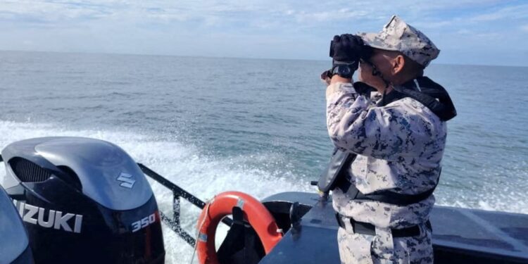 Migrant vessel sinks off Malaysia-Thailand border, hundreds missing