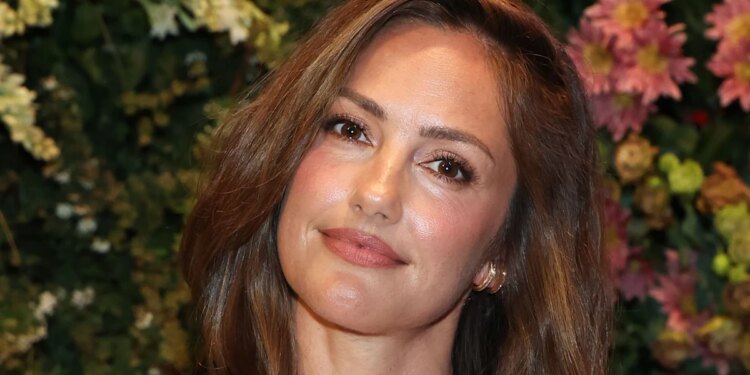 Minka Kelly, 45, leaves fans 'breathless' as she reveals toned abs and legs for stunning new photoshoot