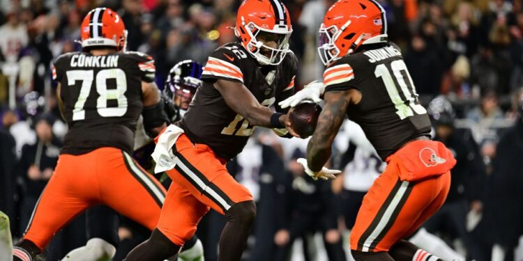 NFL Week 12 predictions, fantasy sleepers, QB notes, bets NFL Week 12 predictions, fantasy sleepers, QB notes, bets