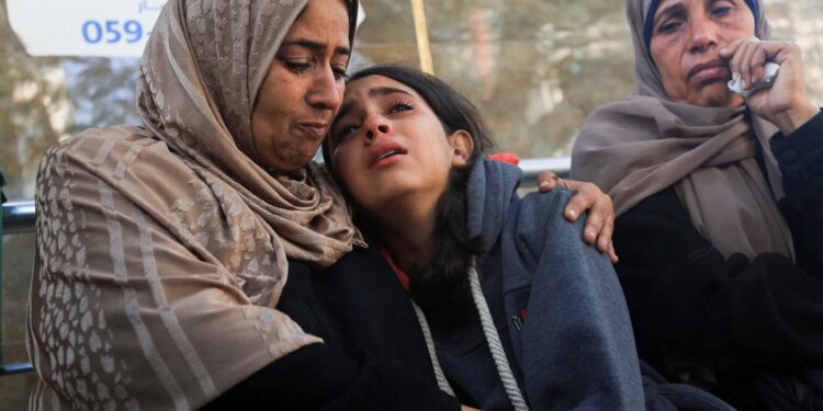 Palestinians ‘squeezed’ as Israel moves beyond ‘yellow line’ in Gaza City | Israel-Palestine conflict News