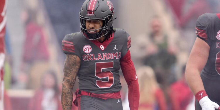 Photos of Isaiah Sategna with the Oklahoma Sooners