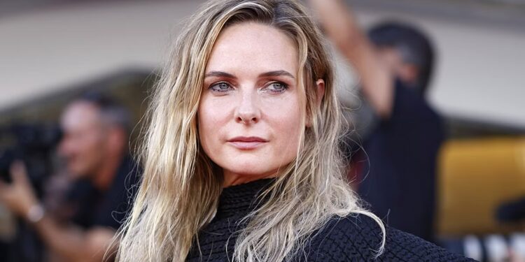 Rebecca Ferguson's Easy-To-Binge Sci-Fi Masterpiece Stumbles on Streaming Ahead of Season 3