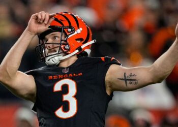 Source: Saints release K Grupe, sign York over Tucker after tryout