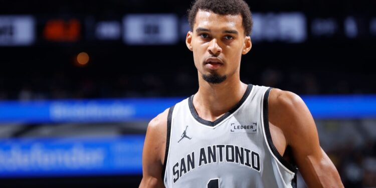 Sources: Spurs' Victor Wembanyama out for few weeks with calf strain