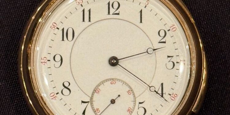 They chose to die together on the Titanic. Now a reminder of their love story is going on sale They chose to die together on the Titanic. Now a reminder of their love story is going on sale