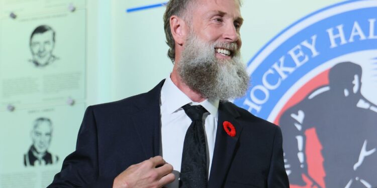 Thornton, Chara, Keith, Mogilny inducted into Hall of Fame