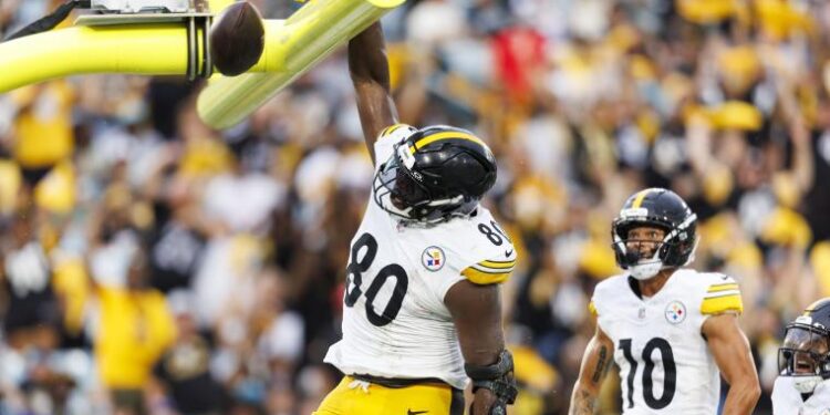 You have to watch Steelers' 300-pound tight end Darnell Washington jump over Bengals defenders Download app from appStore